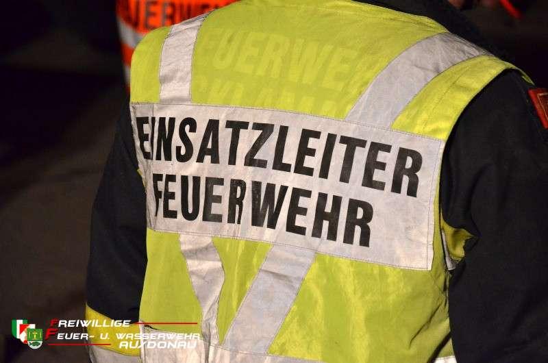 Feuerwehr-Einsatzleiter-bei-NachtWolfgang-Spitzbart