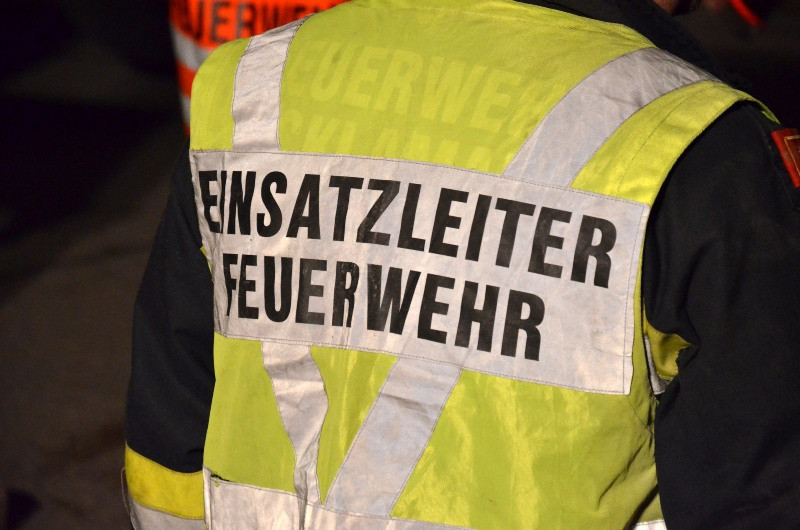 Feuerwehr-Einsatzleiter-bei-NachtWolfgang-Spitzbart